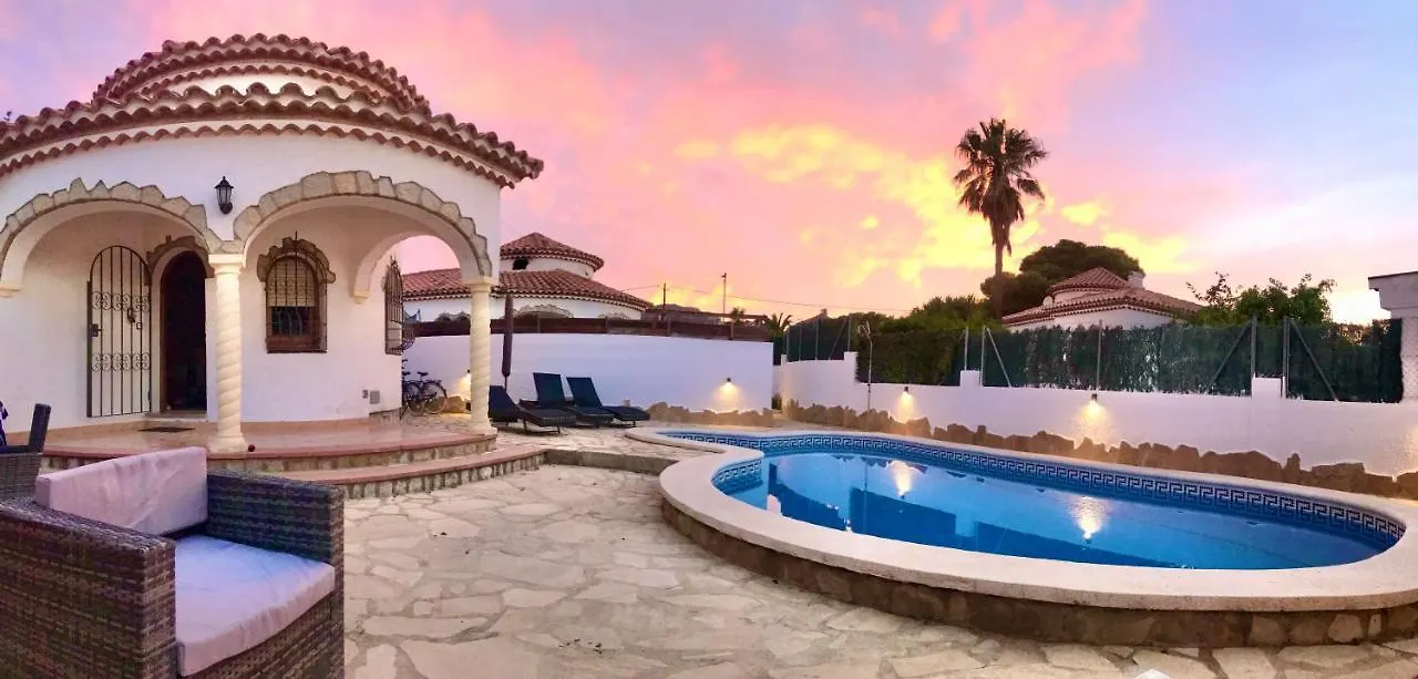 Villa Sonrisa De Oro - Private Swimming Pool ミアミ・プラトーヤ 0*,  スペイン
